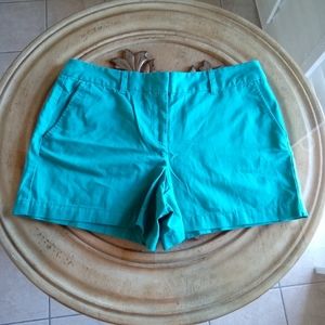 Loft Ann Tylor Short, Original Straight Trough, Hop & Thigh  Size 6 Color Green